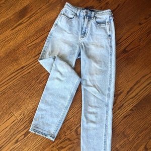 Hollister Ultra High-Rise Mom Jean - Size 00R